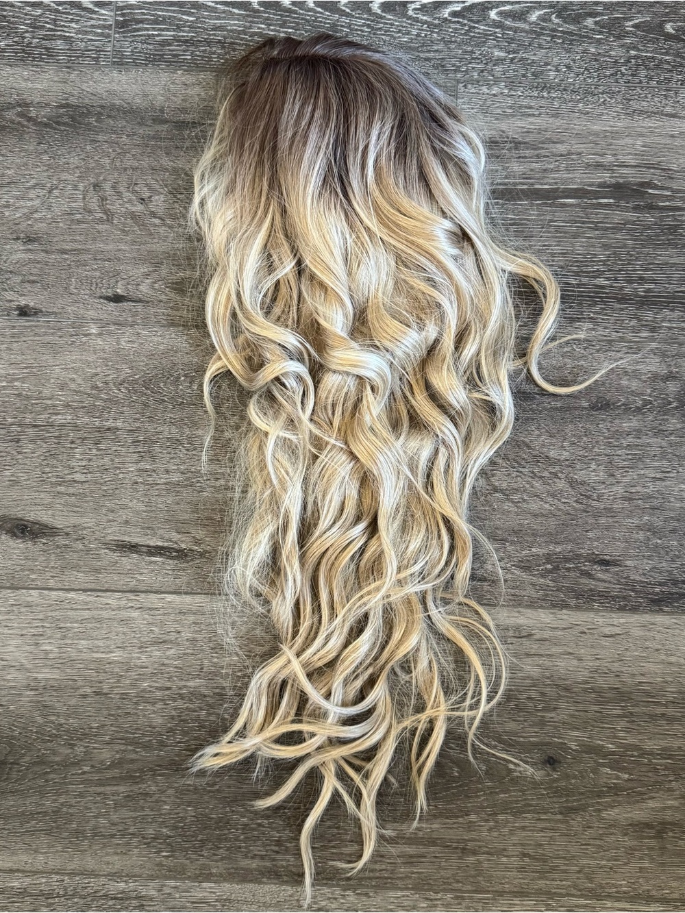 Long ombré platinum blonde wig 26”